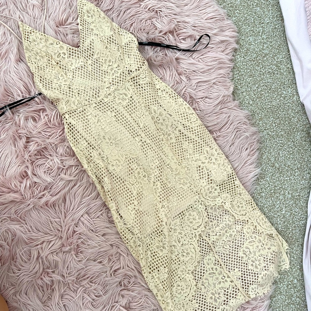 Tight midi dress in beige